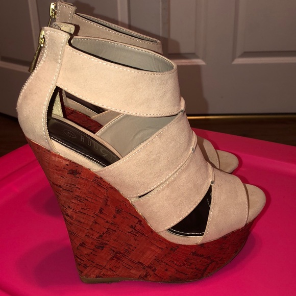 NUDE WEDGES - Picture 2 of 7